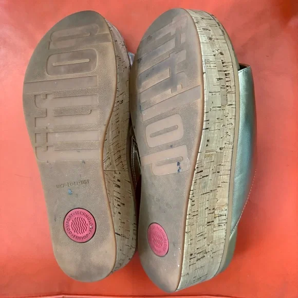 EUC Fitflop gold platform sandals - Picture 7 of 7